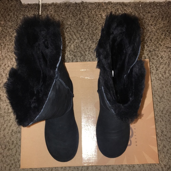 UGG Bailey Button Triplet Genuine Shearling Boot - Picture 8 of 8